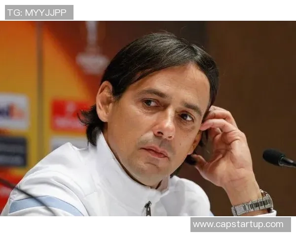 天下足球演播厅迎来顶级球星 聚焦足坛巨星背后的精彩故事与传奇瞬间